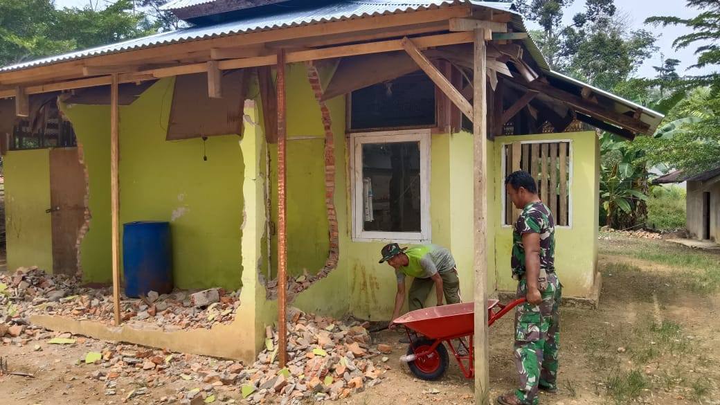 pemkab-dharmasraya-apresiasi-satgas-tmmd-ke-125-renovasi-musala-di-sungai-kambut