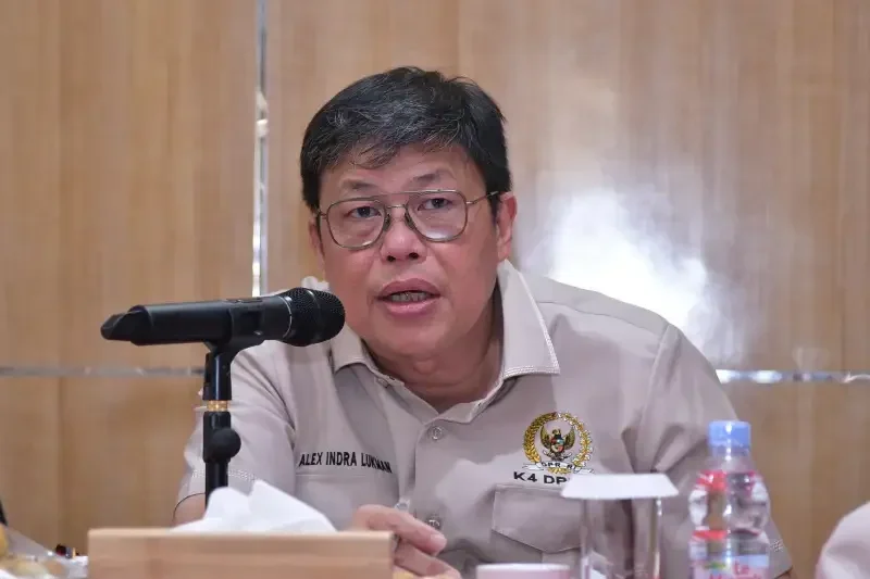 karhutla-2025:-956-personel-lawan-api-di-sumatera,-alex-lukman-desak-tambahan-helikopter