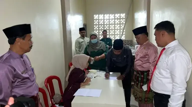 satpol-pp-dan-petugas-damkar-meranti-tes-urin,-bupati:-positif,-langsung-dipecat!
