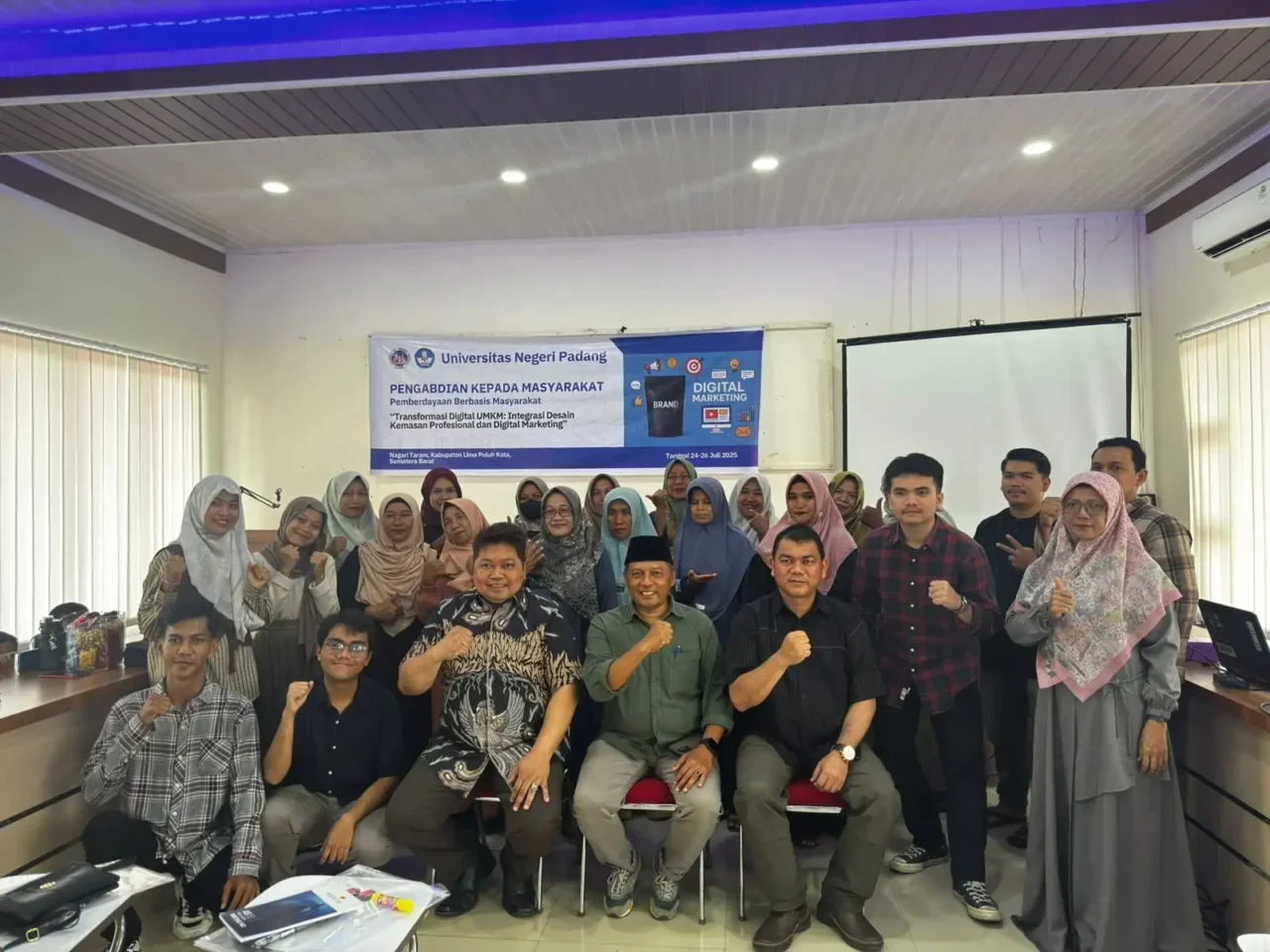 brimob-polda-riau-tebar-semangat-merah-putih-jelang-hut-ri-ke-80