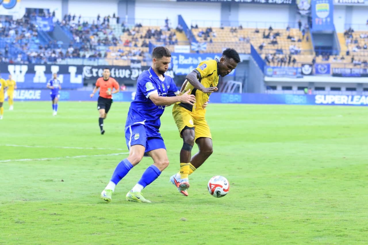 laga-perdana,-semen-padang-fc-kalah-0-2-dari-persib-bandung