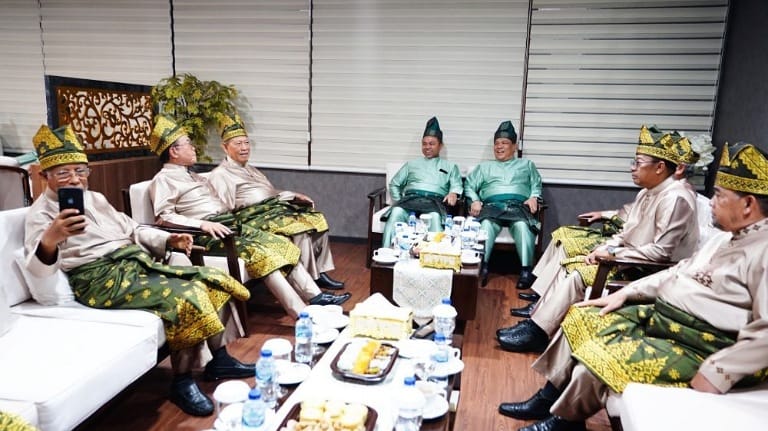 hut-ke-68-riau,-mantan-gubernur-titip-harapan-untuk-kemajuan-daerah