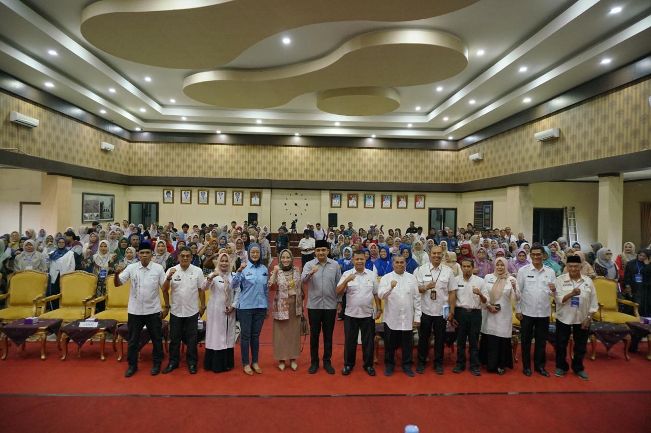 anggota-dpr-ade-rizki-pratama-sosialisasikan-program-mbg-di-payakumbuh