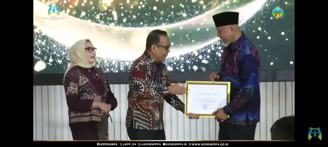 pemprov-sumbar-raih-penghargaan-provinsi-layak-anak-2025