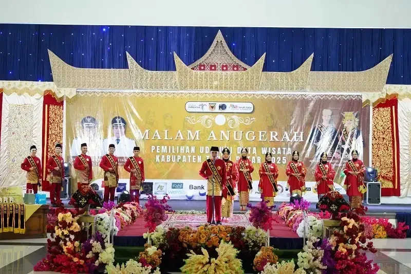 malam-anugerah-uda-uni-duta-wisata-tanah-datar-2025-digelar