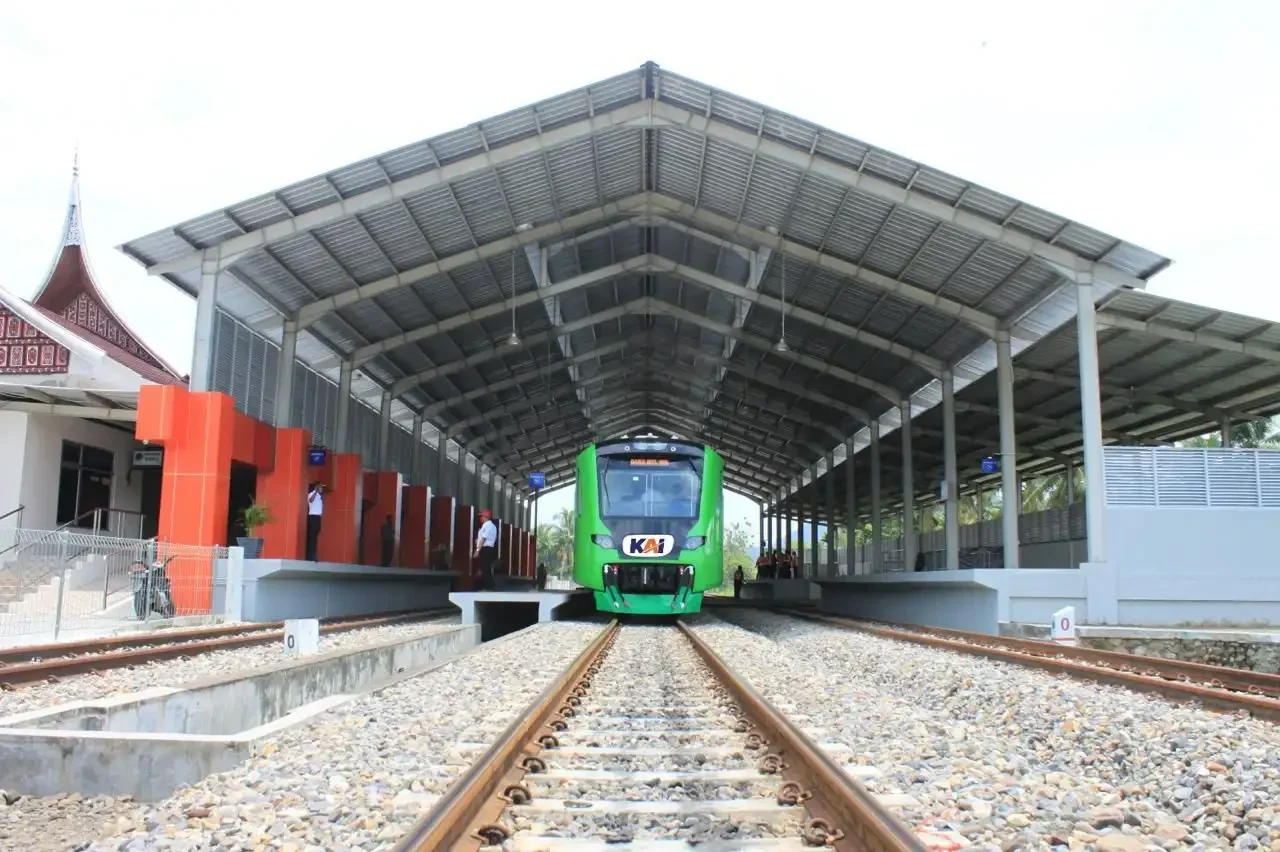 pergantian-komisaris-dan-direksi-pt-kereta-api-indonesia-(persero):-lanjutkan-estafet-transformasi-perusahaan