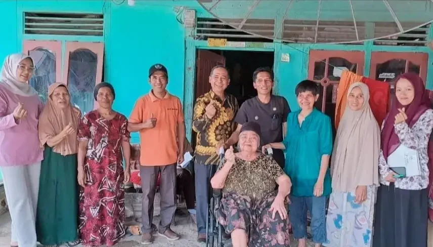 baznas-sijunjung-serahkan-bantuan-kursi-roda-untuk-warga-kurang-mampu