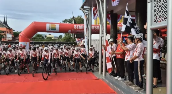 gowes-parade-merah-putih-sumbar:-perkokoh-persatuan-dan-semangat-kemerdekaan