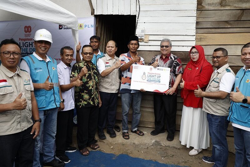 sinergi-dprd-sumbar-dan-pln,-listrik-gratis-hadir-untuk-warga-padang