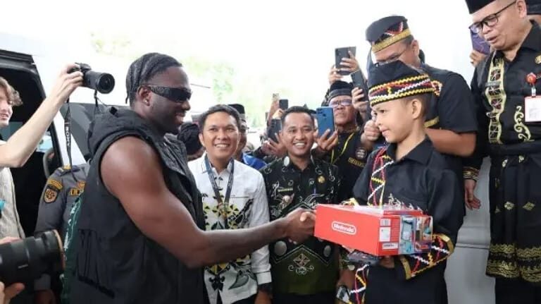 rapper-dunia-melly-mike-dan-bocah-viral-dikha-di-festival-pacu-jalur