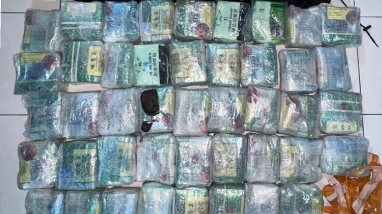 polisi-temukan-44-kg-sabu-dalam-honda-jazz,-dua-kurir-dibekuk-di-pekanbaru