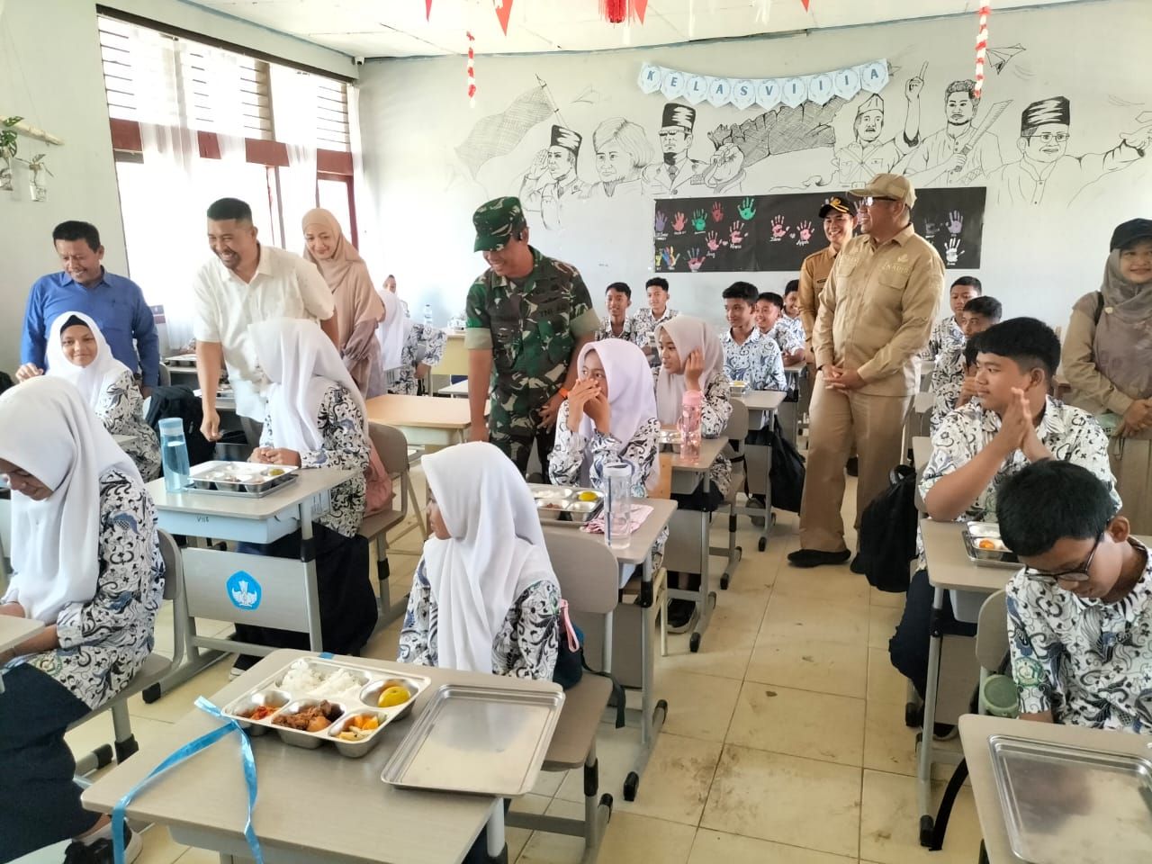 2.680-siswa-dua-kecamatan-di-dharmasraya-terima-manfaat-program-mbg