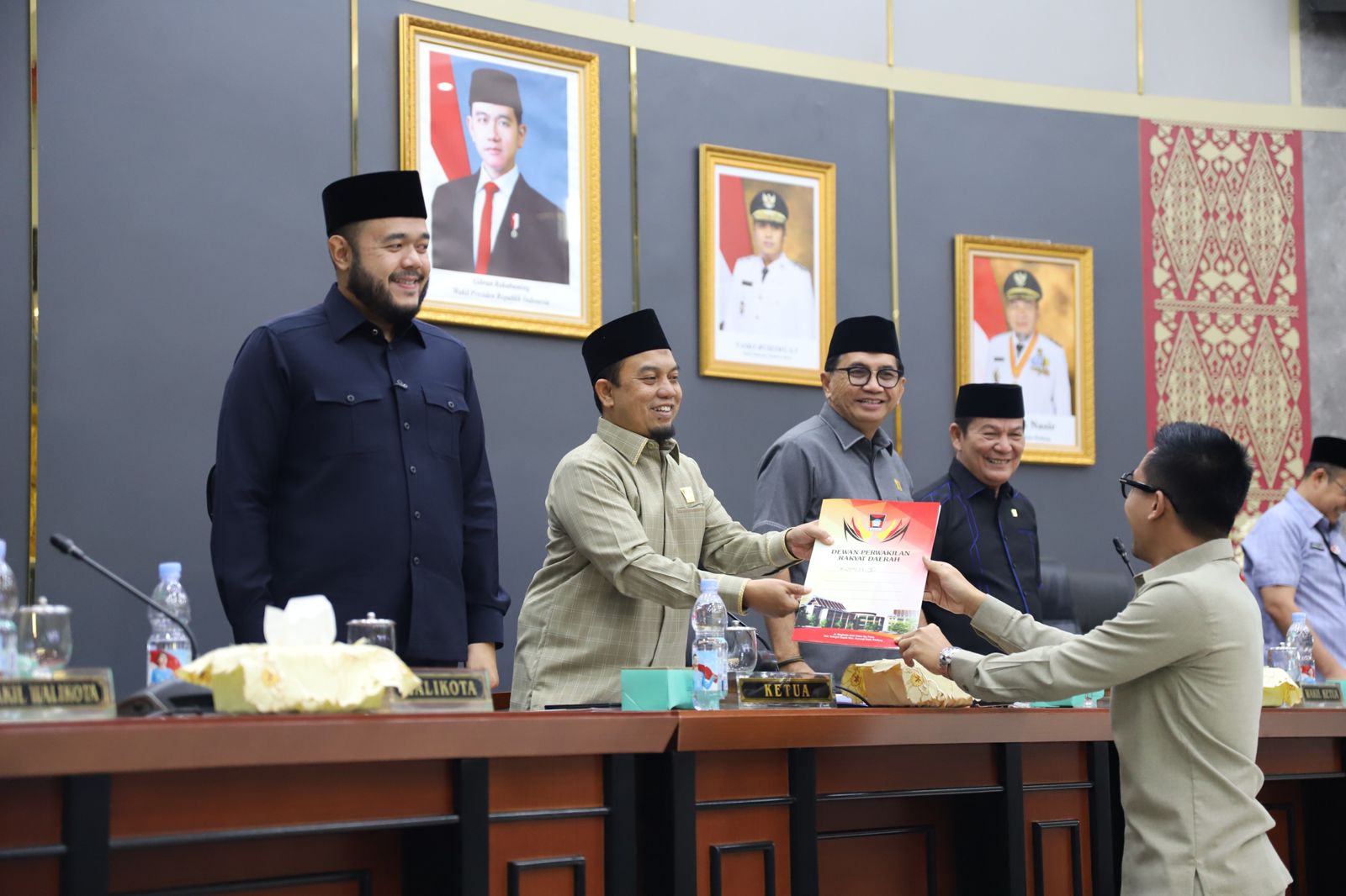 hadiri-rapat-paripurna-dprd,-wako-padang-soroti-kinerja-legislasi-dan-target-adipura