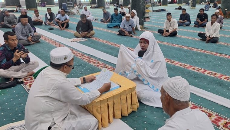 Gambar dari Gelar Pangan Murah, Pemkab Dharmasraya Bantu Warga karena-ini,-kristina-siahaan-resmi-peluk-islam-di-masjid-raya-an-nur-pekanbaru