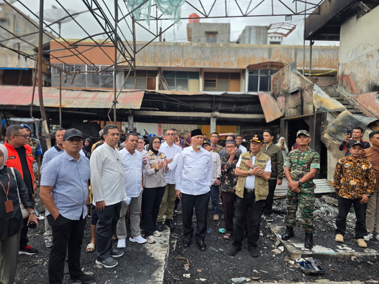 gubernur-mahyeldi-tinjau-pasar-payakumbuh-pasca-kebakaran