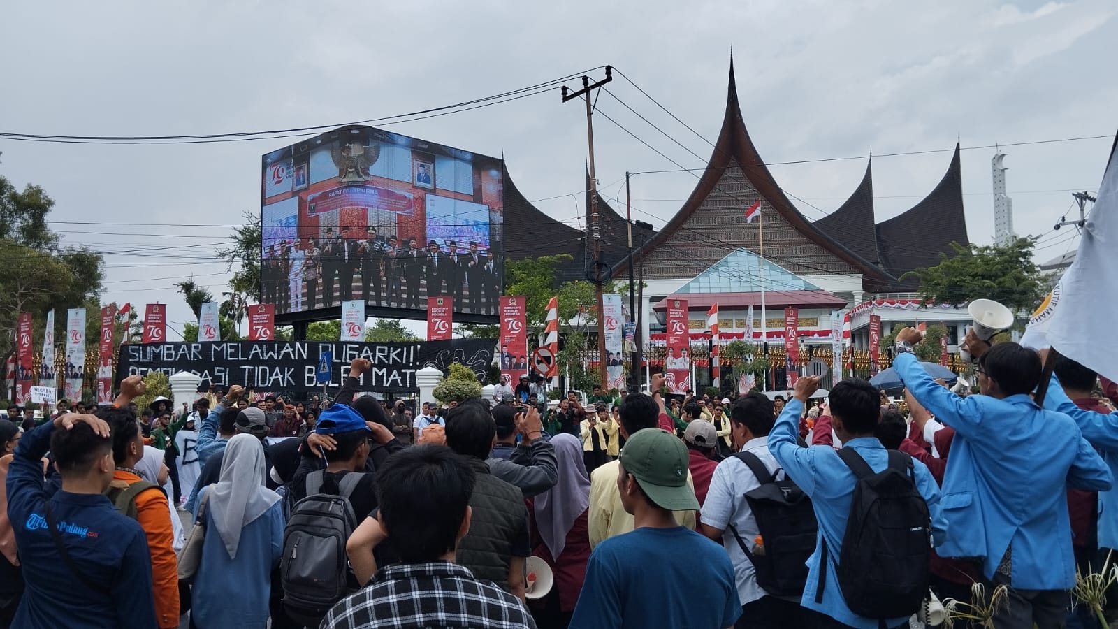 mahasiswa-ojol-bakal-demo-dprd-sumbar-siang-ini
