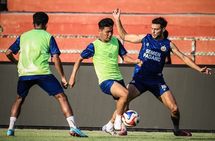 menjamu-psbs-biak,-semen-padang-fc-mulai-sesi-latihan-hari-ini