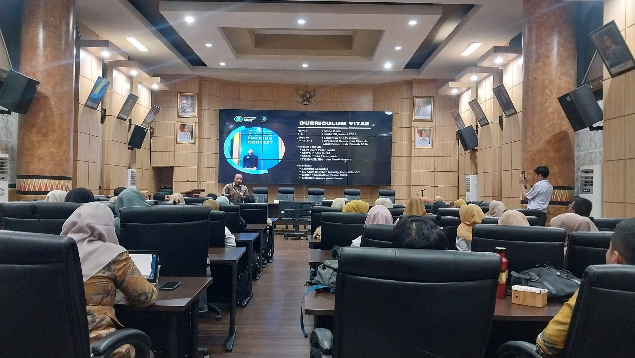 guru-tik-smp-se-kota-padang-dibekali-pengetahuan-menangani-serangan-siber