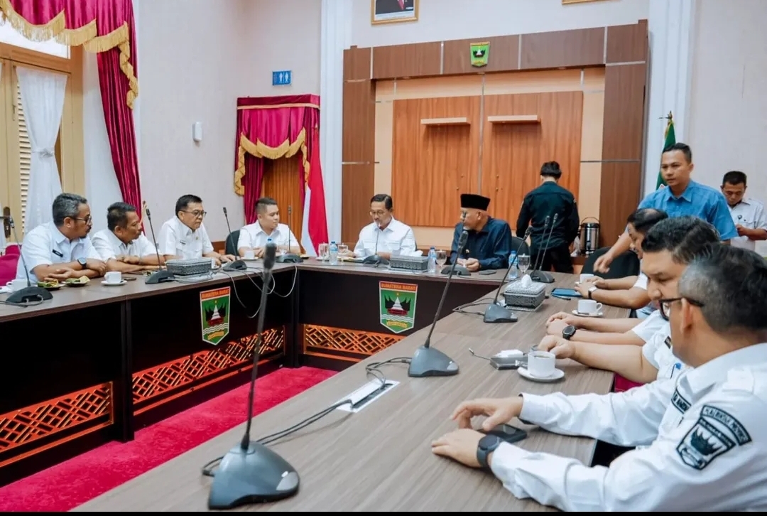 audiensi-dengan-gubernur-sumbar,-pemkab-solsel-sampaikan-usulan-program-pembangunan