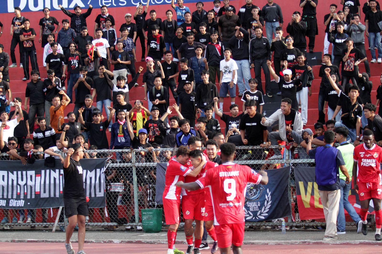 manajemen-semen-padang-fc -turunkan-harga-tiket