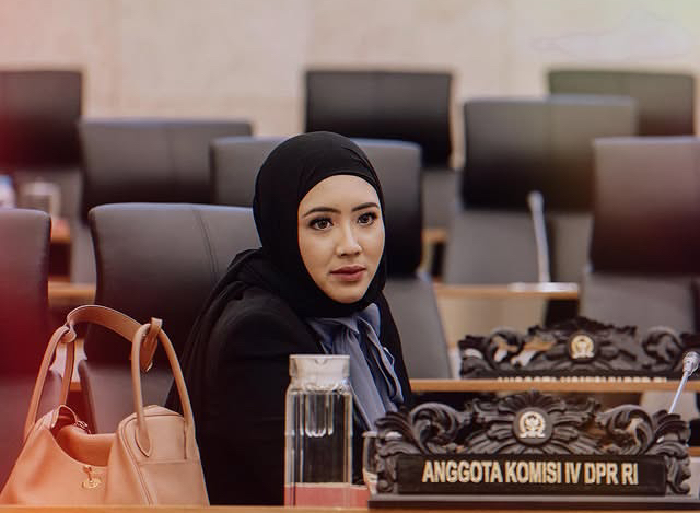 klarifikasi-cindy-monica-usai-viral:-minta-maaf-tapi-tak-singgung-foto-memetik-buah-di-luar-negeri