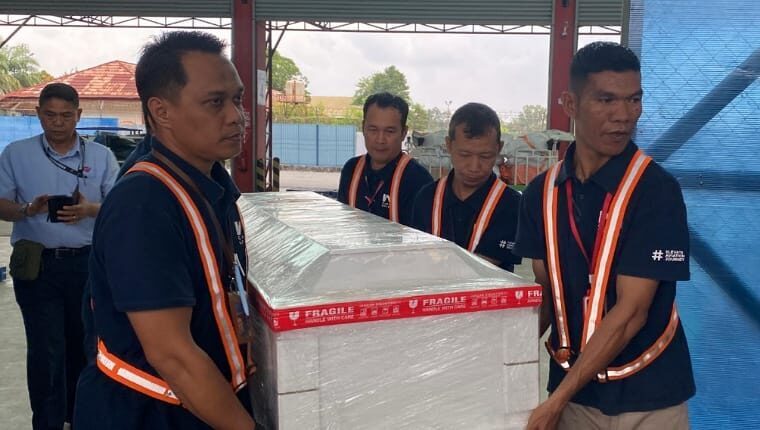 dua-jenazah-korban-helikopter-jatuh-di-tanah-bumbu-asal-riau-tiba-di-pekanbaru