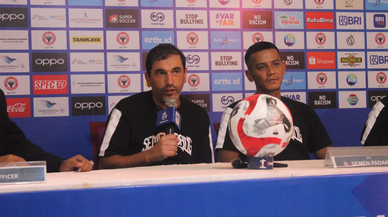 pelatih-semen-padang-fc-almeida-soroti-ulur-waktu-pemain-psbs-biak 
