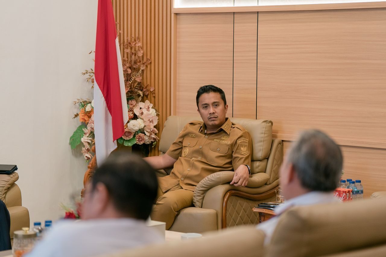 wagub-sumbar-vasko-ruseimy-raih-gelar-wakil-gubernur-paling-populer-di-indonesia-2025