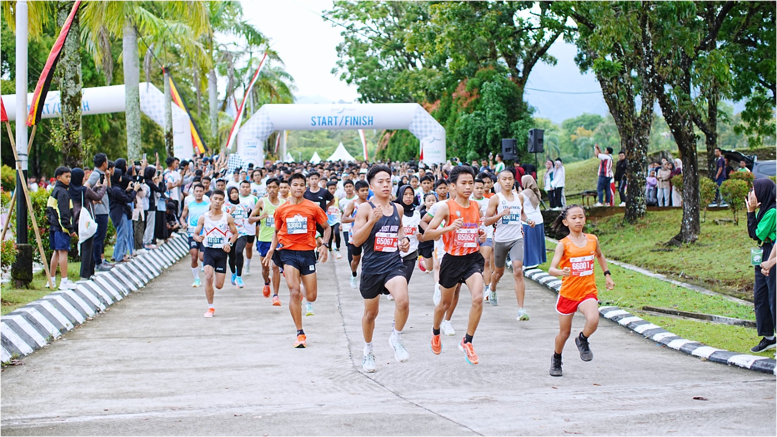meriahkan-dies-natalis-ke-69,-ribuan-orang-ikuti-jalan-sehat-dan-unand-run