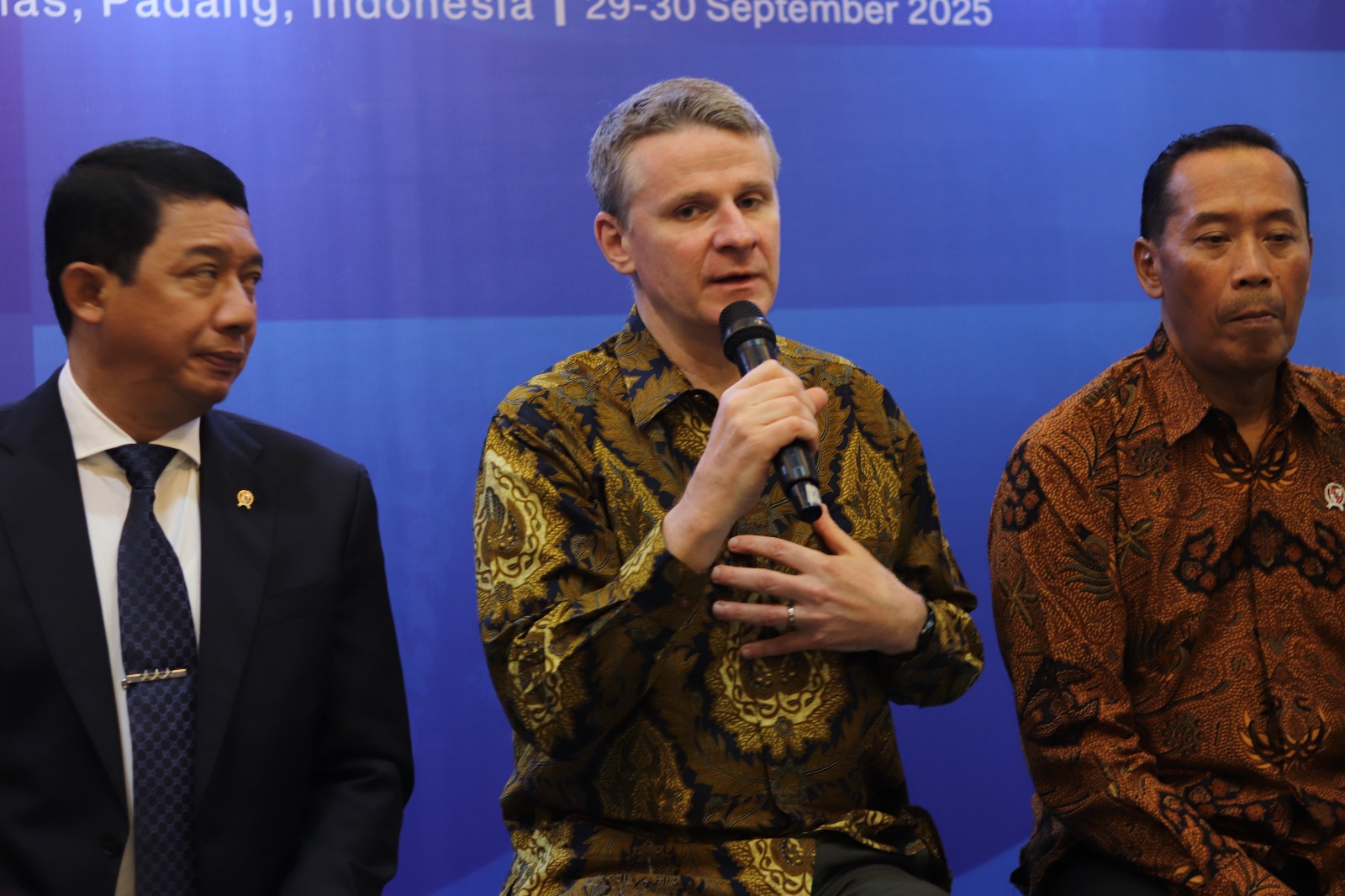 dubes-australia-nilai-sumbar-strategis-dalam-mitigasi-dan-manajemen-risiko-bencana