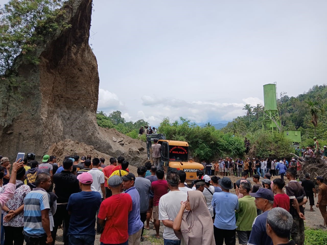 warga-tanjung-barulak-meninggal-tertimbun-longsoran-tanah-galian-rungkok