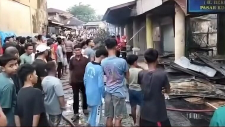begini-kronologi-lengkap-kebakaran-di-pasar-kuok-yang-hanguskan-11-ruko