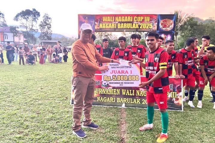 turnamen-walinagari-cup-iii-barulak-resmi-ditutup,-sarlaw-fc-raih-gelar-juara
