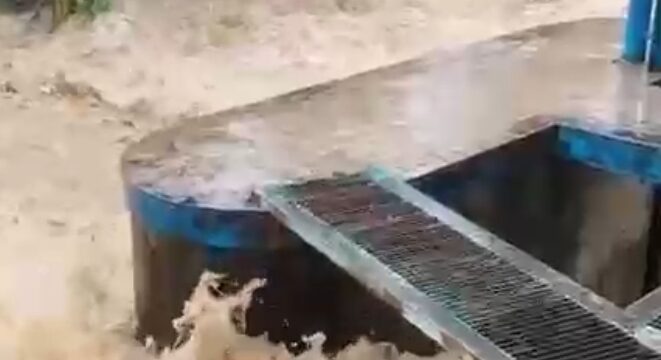 hujan-deras-landa-padang,-produksi-air-bersih-kembali-terganggu