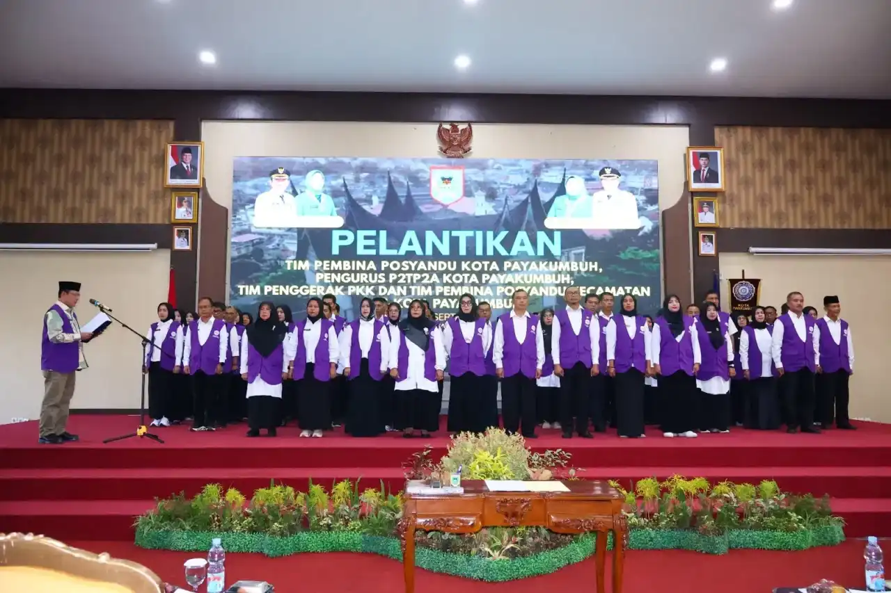 wali-kota-zulmaeta-lantik-tim-pembina-posyandu,-pkk,-dan-p2tp2a-payakumbuh