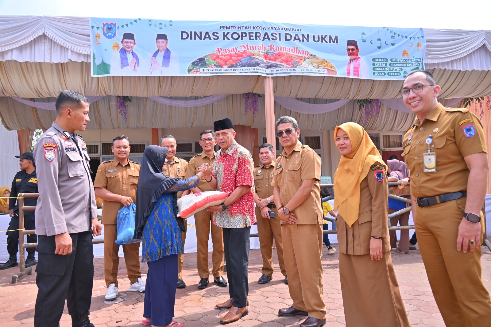 jaga-stabilitas-harga-kebutuhan-pokok-jelang-idul-fitri,-pemko-payakumbuh-gelar-pasar-murah