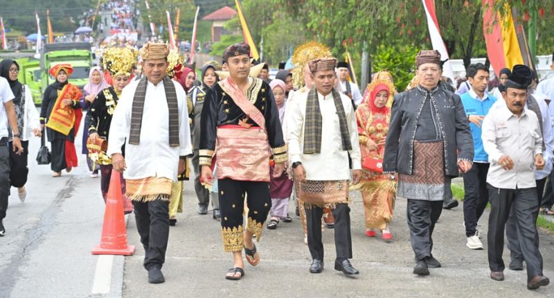 wagub-sumbar-dorong-pawai-budaya-perkuat-modal-sosial-solok